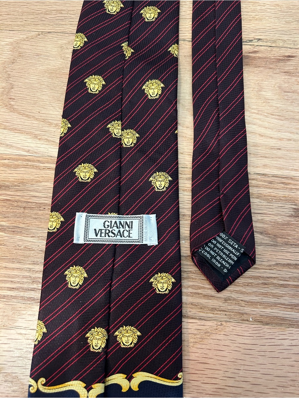 Gianni VersaceMens Silk Tie Gold Medusa Motif Made in Italy